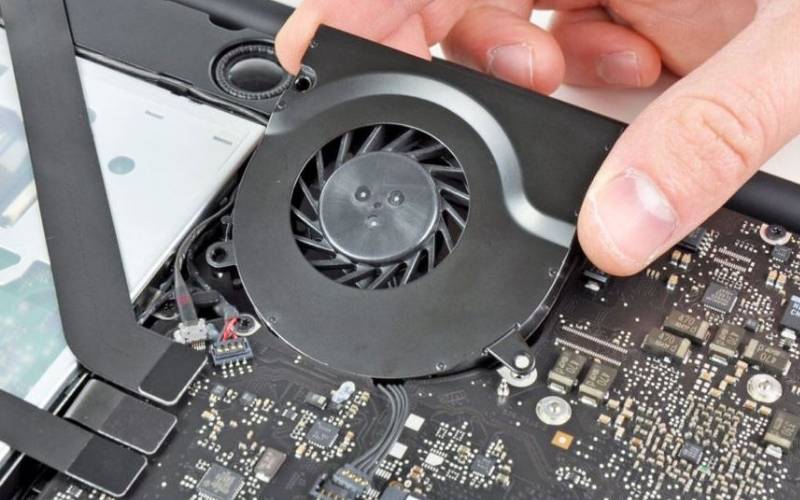 What Causes a Dusty Laptop Fan