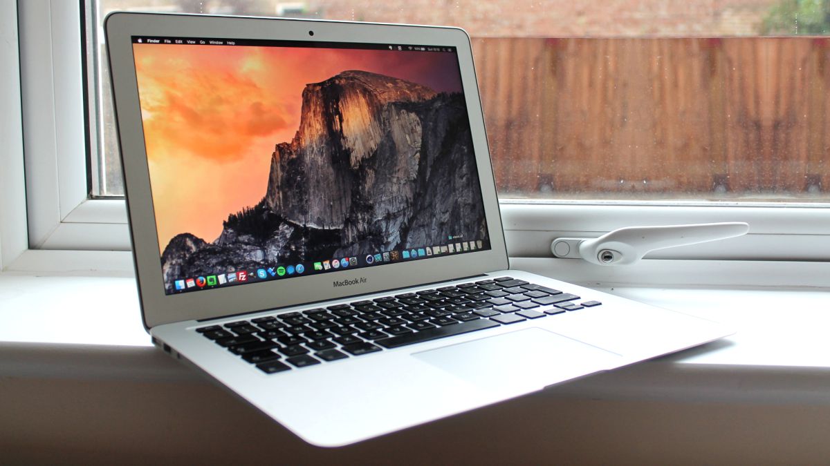 hp vs apple laptop 2016